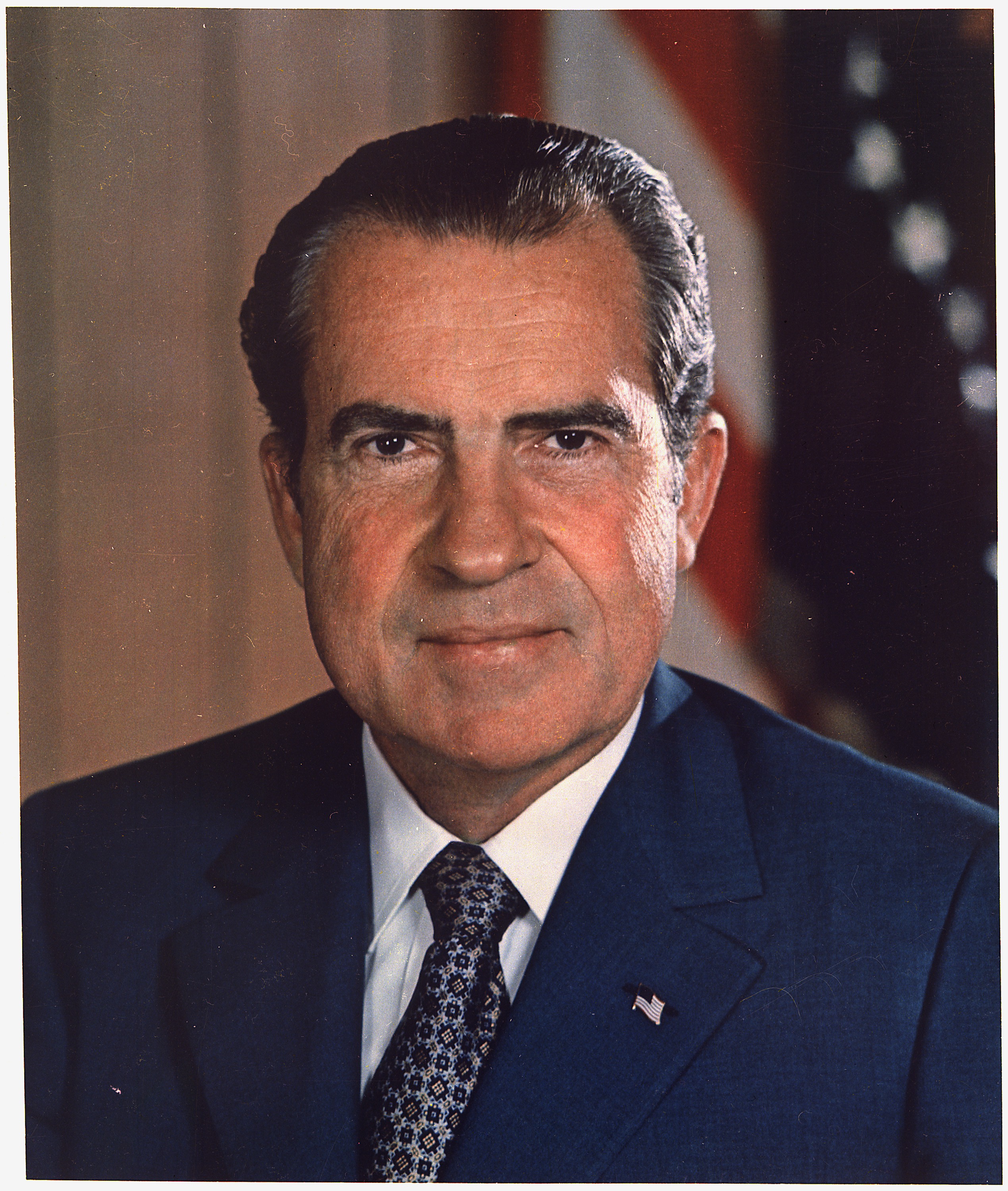 https://upload.wikimedia.org/wikipedia/commons/3/39/Richard_M._Nixon,_ca._1935_-_1982_-_NARA_-_530679.jpg